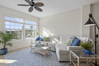 23600 Walden Center Dr, Unit 308 in Estero, FL - Foto de edificio - Building Photo