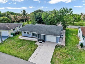 5102 NW 53rd St in Tamarac, FL - Building Photo - Building Photo