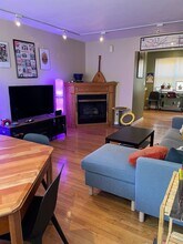 1531 W Sherwin Ave, Unit 2N in Chicago, IL - Foto de edificio - Building Photo