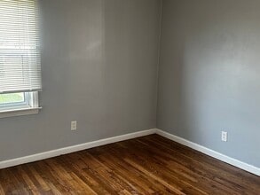 7536 Sterling St in Center Line, MI - Building Photo - Building Photo