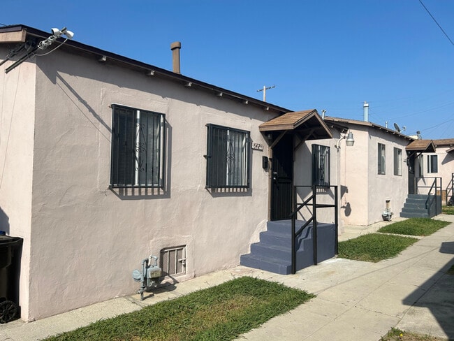 640 San Benito St in Los Angeles, CA - Building Photo - Building Photo