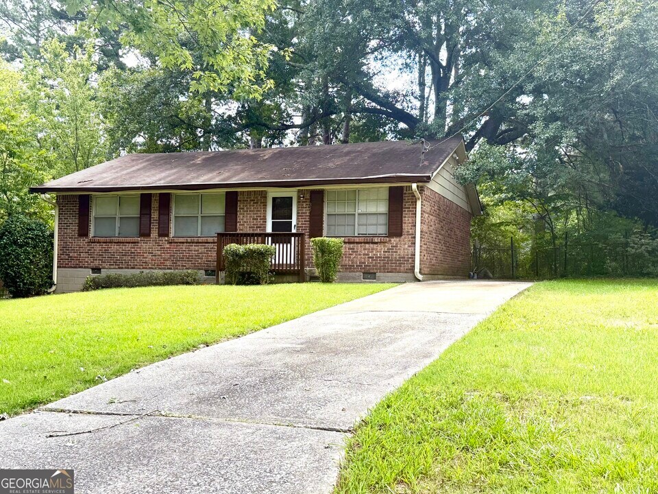 35 Darwin Dr in Jonesboro, GA - Building Photo