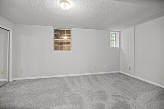 8910 St Pierre Ln in Charlotte, NC - Foto de edificio - Building Photo