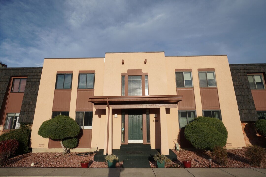 2905 Mesa Rd in Colorado Springs, CO - Building Photo