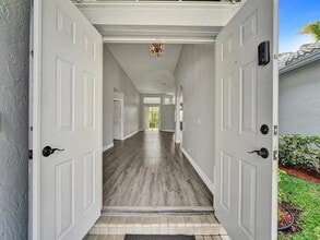2587 Jardin Ct in Weston, FL - Building Photo - Building Photo