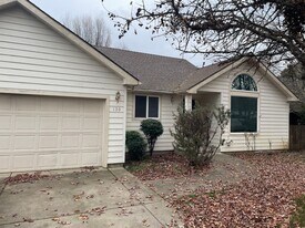 130 Fawn Cir in Shady Cove, OR - Building Photo