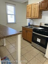 1135 Lloyd St in Scranton, PA - Building Photo