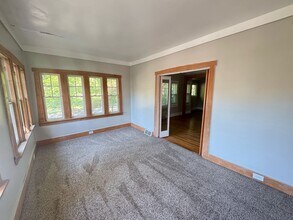 1325 Lake Michigan Dr NW in Grand Rapids, MI - Building Photo - Building Photo