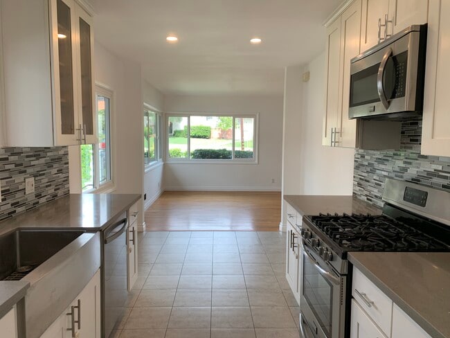 3172 Rowena Ave, Unit 1 in Los Angeles, CA - Building Photo - Building Photo