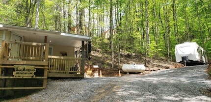 1110 S Spring Hollow Rd in Sevierville, TN - Building Photo - Building Photo