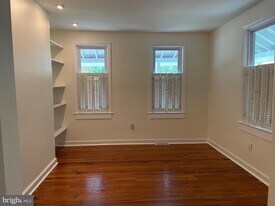 301 E Linden St in Moorestown, NJ - Building Photo