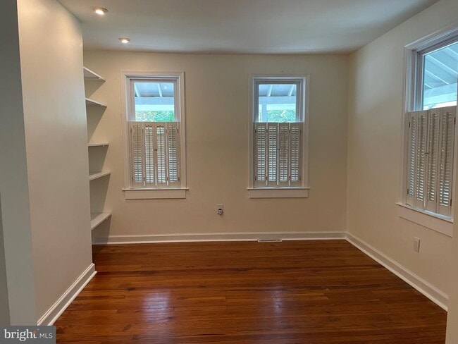property at 301 E Linden St