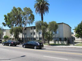 Siejay Apartments in Los Angeles, CA - Building Photo