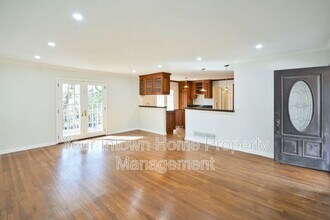 317 Eureka Dr NE in Atlanta, GA - Building Photo - Building Photo