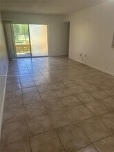 9741 Fontainebleau Blvd in Miami, FL - Building Photo - Building Photo