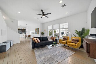 3002 Hawkins St in Houston, TX - Building Photo - Building Photo