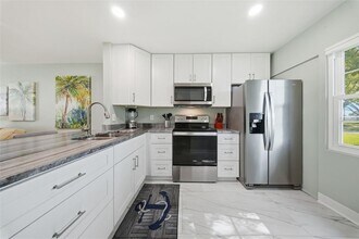 4651 Lake Villa Dr in Clearwater, FL - Building Photo - Building Photo