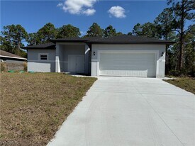 521 Flamingo Ave S in Lehigh Acres, FL - Building Photo