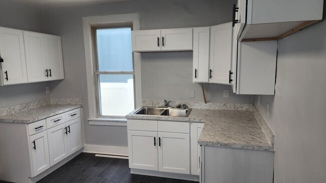 525 Burnet Ave, Unit First Floor in Syracuse, NY - Foto de edificio - Building Photo