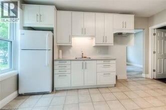58 Cedar St N in Kitchener, ON - Building Photo - Building Photo