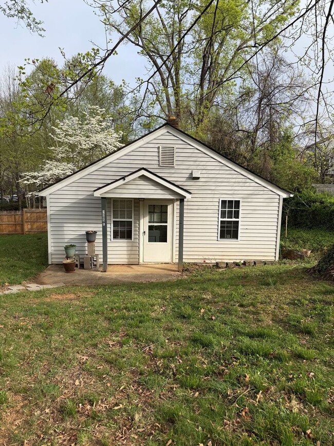 1305 Cherry Ave in Charlottesville, VA - Building Photo - Building Photo