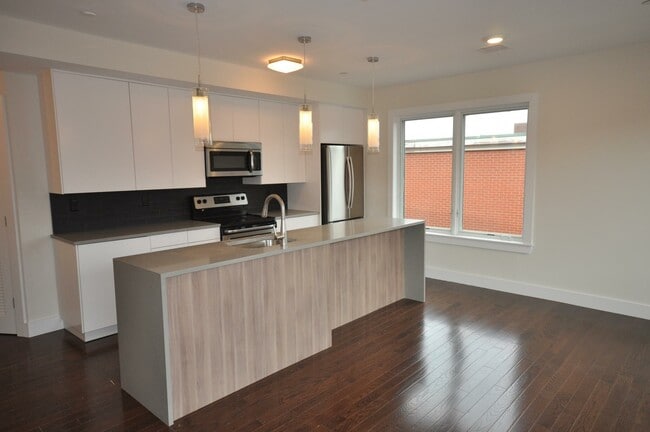 659 Massachusetts Ave, Unit 1 in Boston, MA - Building Photo - Building Photo