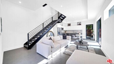 1123 N Formosa Ave in West Hollywood, CA - Building Photo - Building Photo