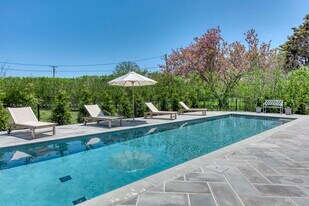 1100 Ocean Rd in Bridgehampton, NY - Building Photo