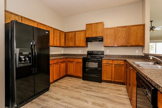 1033 Bains Lake Dr in Jacksonville, FL - Building Photo - Building Photo