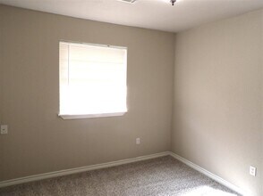 125 SE Surrey Ln in Lawton, OK - Building Photo - Building Photo