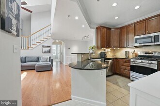 514 Sunset View Terrace SE in Leesburg, VA - Foto de edificio - Building Photo