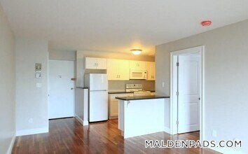 134 Summer St, Unit 8 in Malden, MA - Foto de edificio - Building Photo