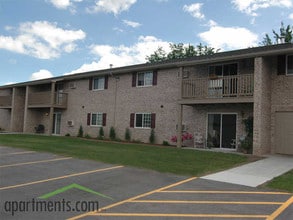 Layden Drive Estates Apartments in De Pere, WI - Building Photo - Building Photo