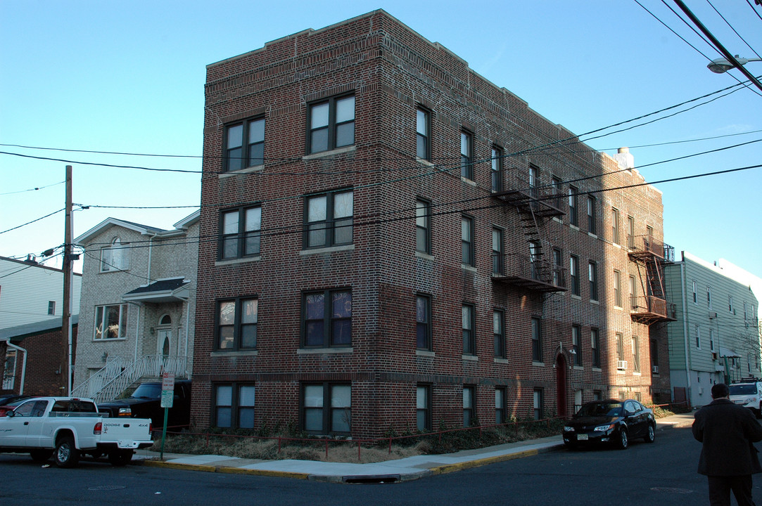 15 Lincoln St in Fairview, NJ - Building Photo