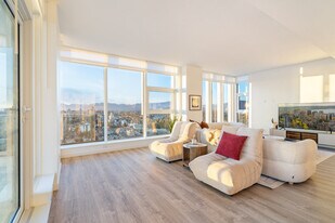 680 Quayside Dr in New Westminster, BC - Building Photo