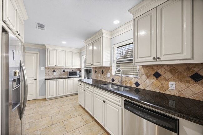 5303 Heatherbrook Dr