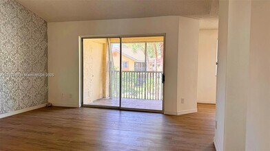 1084 Coral Club Dr in Coral Springs, FL - Building Photo - Building Photo