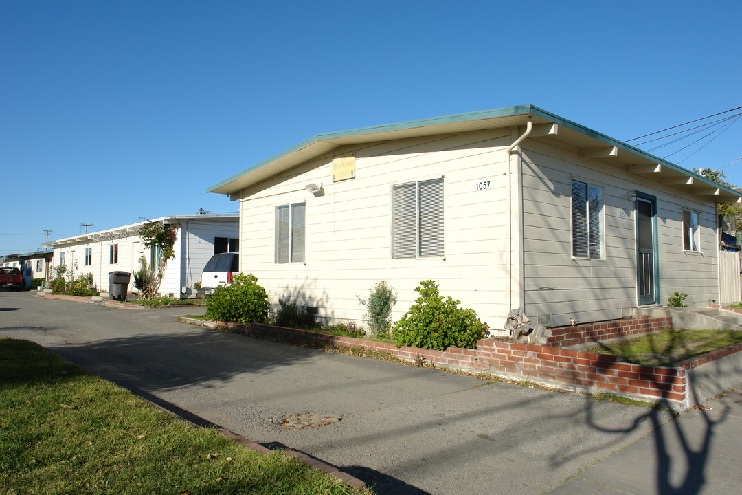 1057 N Sanborn Rd in Salinas, CA - Building Photo