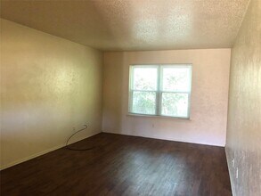 410 Bryan St, Unit 14 in Denton, TX - Building Photo - Building Photo
