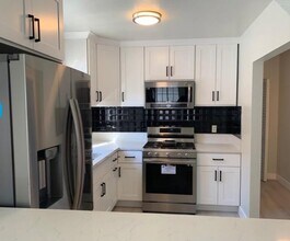 417 E 81st St in Los Angeles, CA - Building Photo - Building Photo