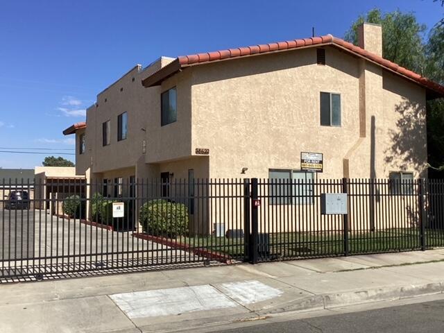 38622 4th St E in Palmdale, CA - Foto de edificio