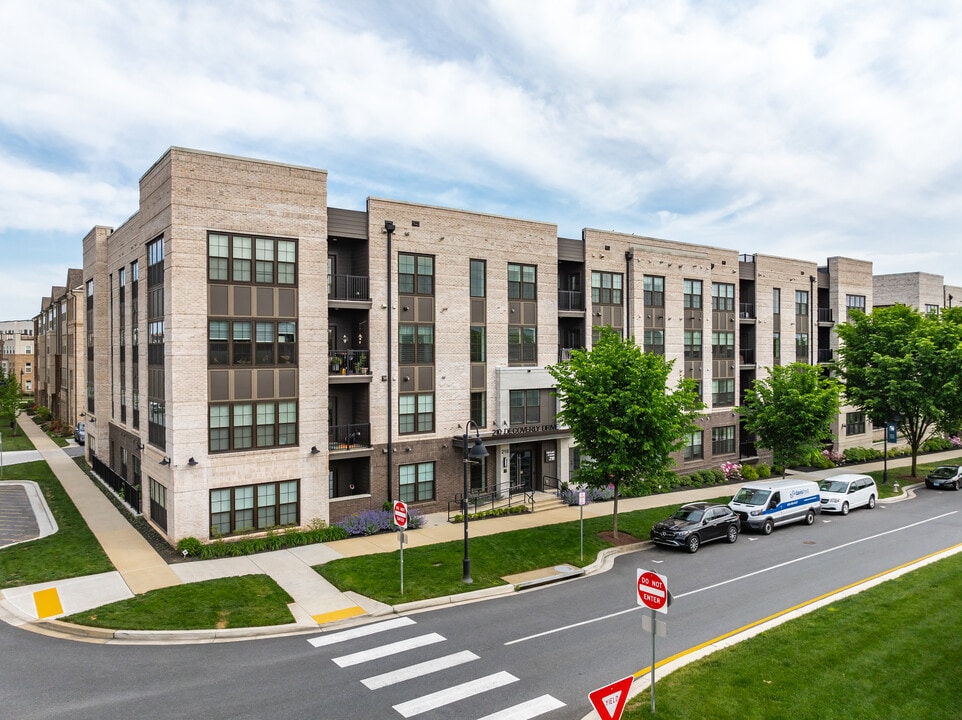 The Flats At Crown in Gaithersburg, MD - Building Photo