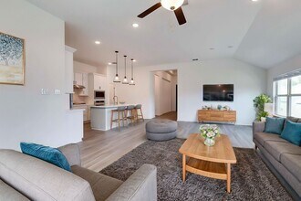 271 Jefferson Dr in Kyle, TX - Building Photo - Building Photo