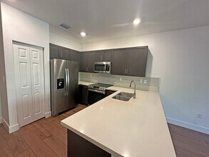 4676 Caspian Way in Davie, FL - Building Photo - Building Photo