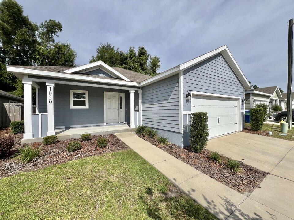 1030 SW 251st Way in Newberry, FL - Building Photo