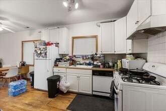 1812 W Thomas St, Unit 1 in Chicago, IL - Foto de edificio - Building Photo