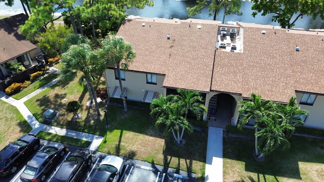 614 Sea Pine Way in Greenacres, FL - Building Photo - Building Photo
