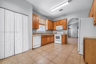 2302 NE 37th Terrace in Homestead, FL - Building Photo - Building Photo