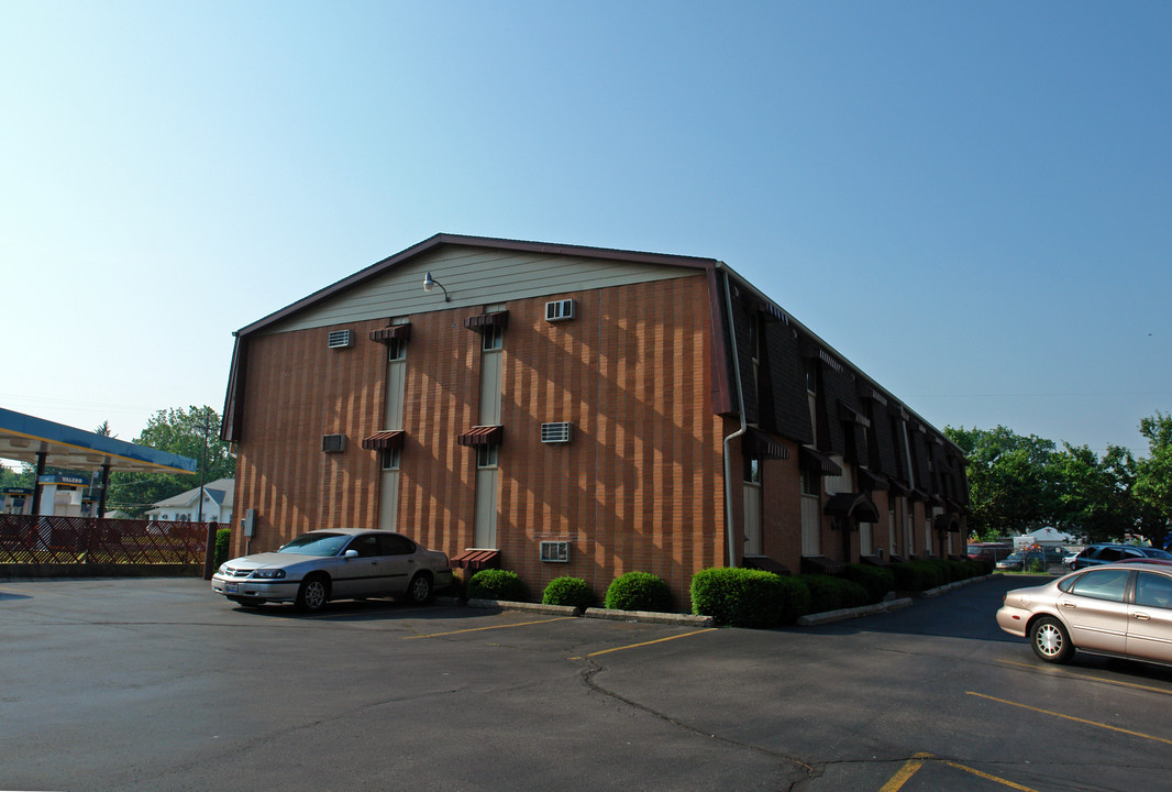 Charles Apartments in Fairborn, OH - Building Photo