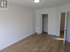 20-20 Norris Crescent in Toronto, ON - Building Photo - Building Photo